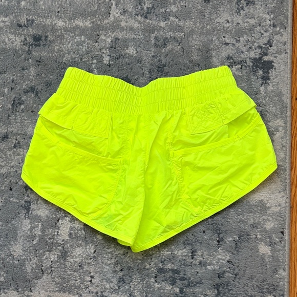NWOT! FP Movement Above and Beyond Shorts in Highlighter, Women’s XS - Picture 3 of 5